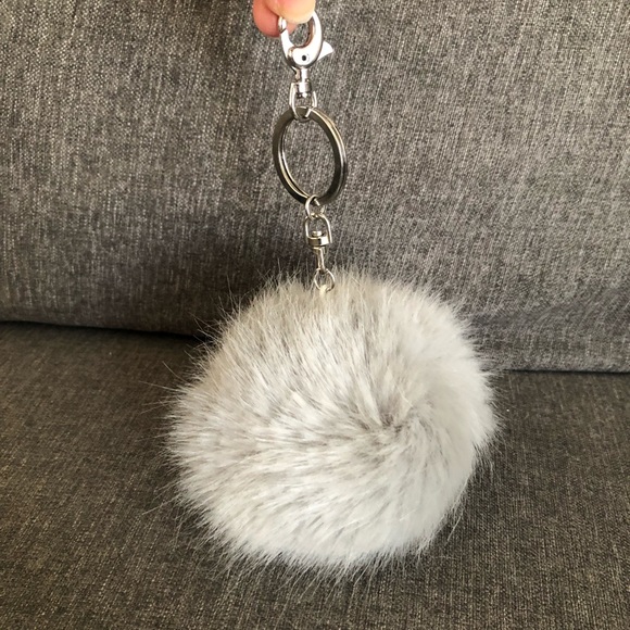 Gray Pouf Key Fob Keychain Pom Pom - Picture 2 of 2